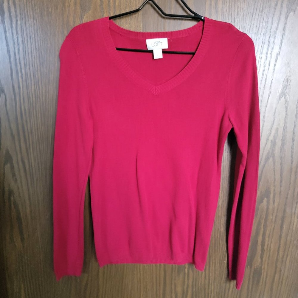 Gorgeous EUC Ann Taylor LOFT Red V Neck Sweater Size Small